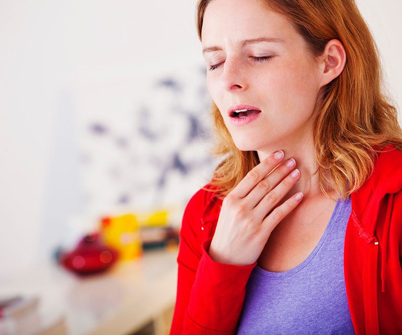 Przyczyny suchości gardła – środowiskowe i ogólnoustrojowe